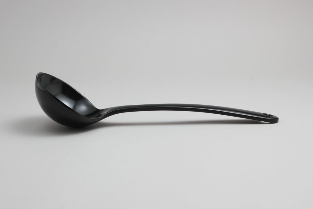 מצקת עגולה 30*9 מלמין שחור