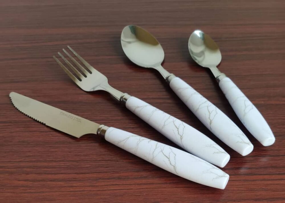 סט סכו"ם 24 חלקים ידית פלסטיק לבן דמוי שיש