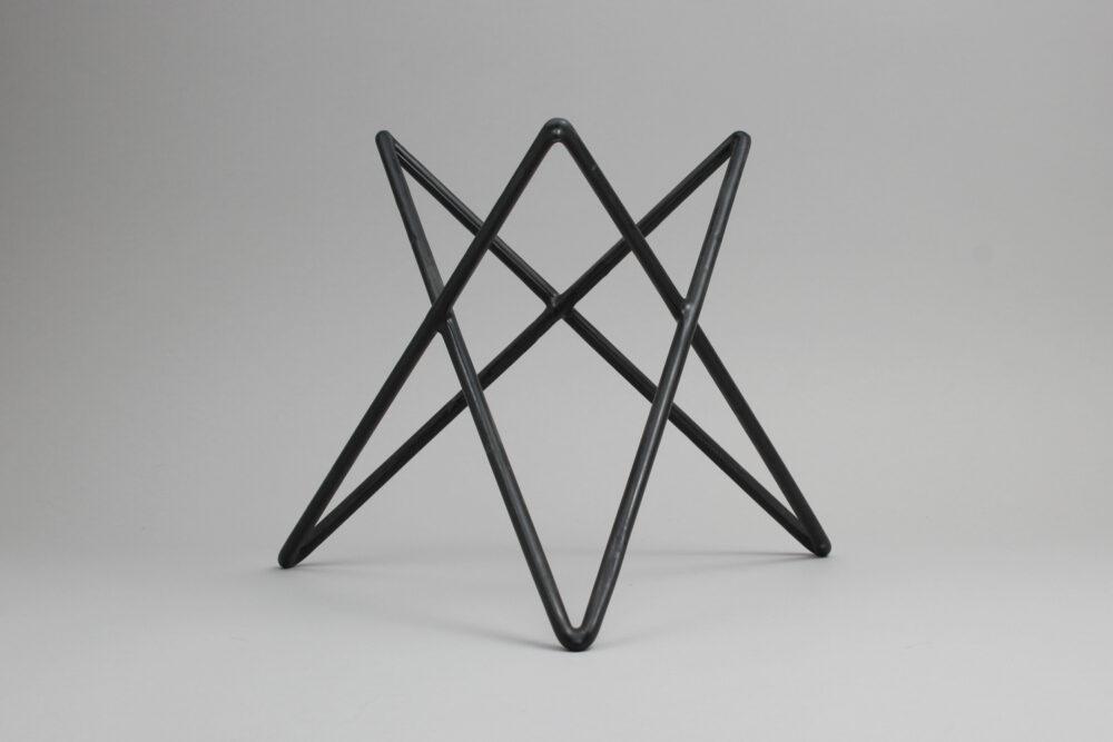 סטנד כוכב מצופה גבוה ג. 20.4 ס”מ שחור