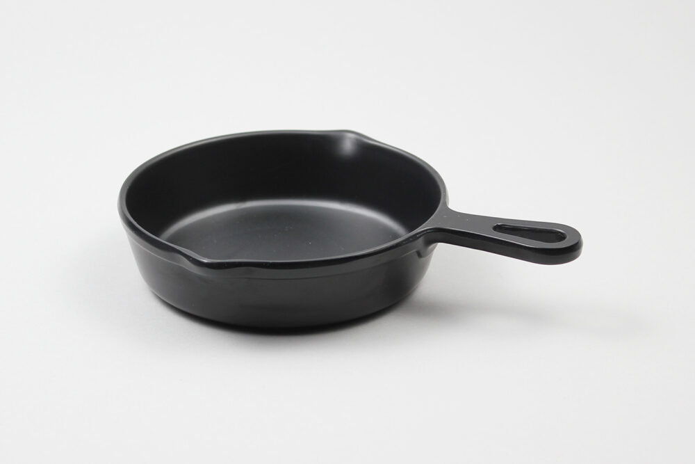 מחבת 12 עם ידית מלמין שחור ליטל שף