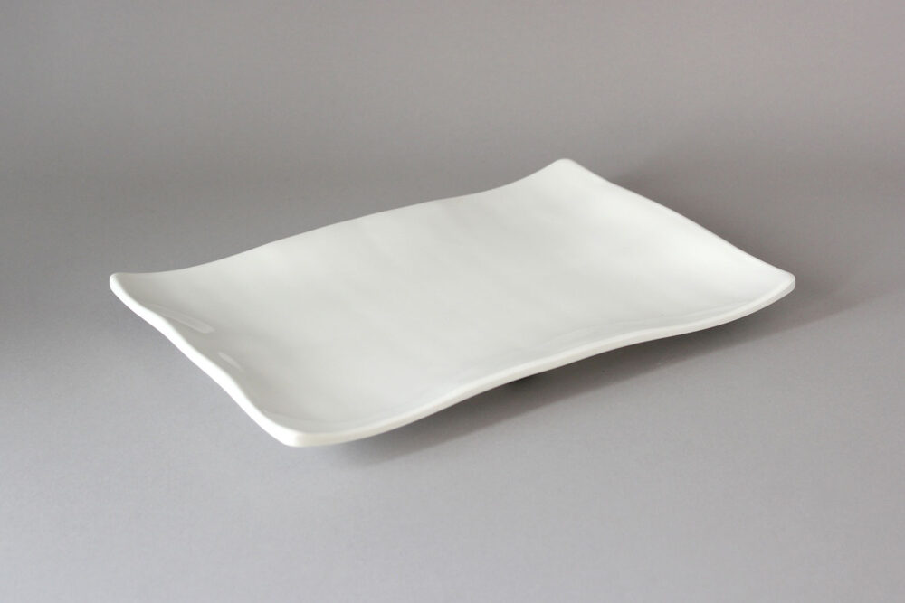 פלטה קמומה גלי 33.7*23.1*2.4 מלמין לבן