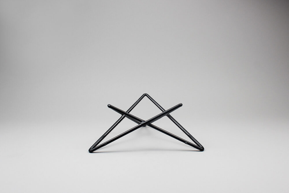 סטנד כוכב מצופה נמוך ג. 10.4 ס”מ שחור